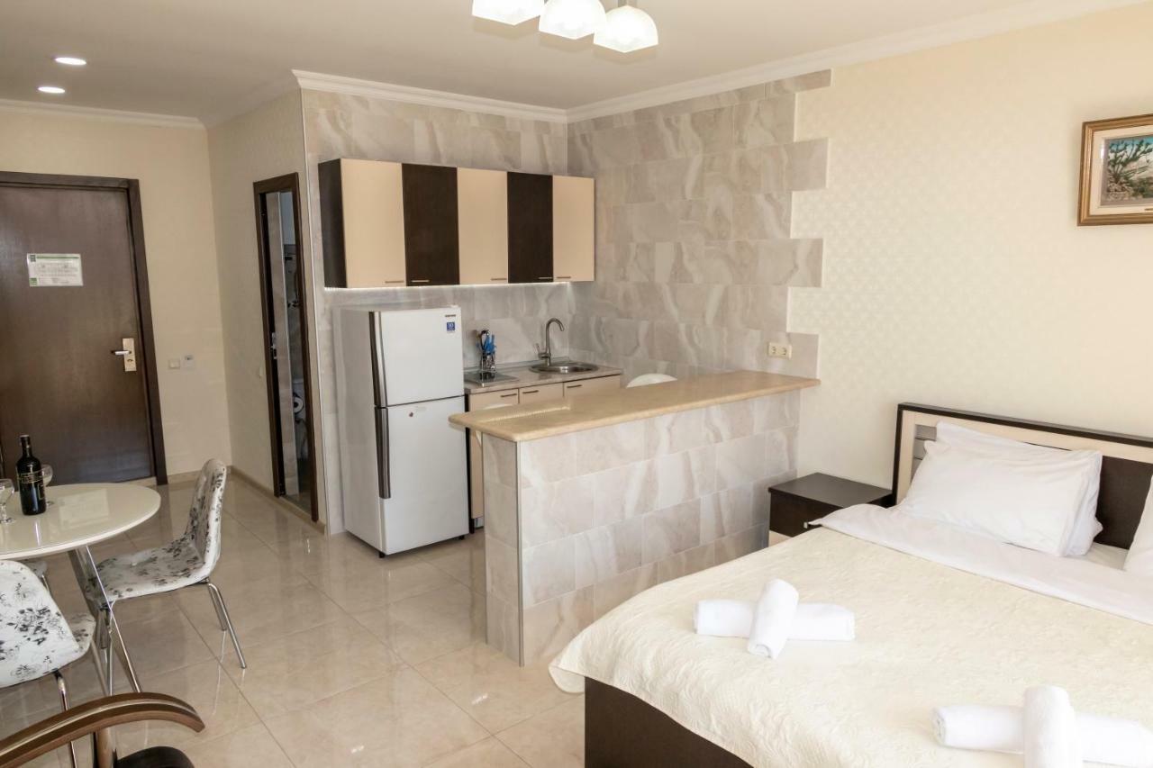 Orbi Apartment Ruslan Batumi Esterno foto